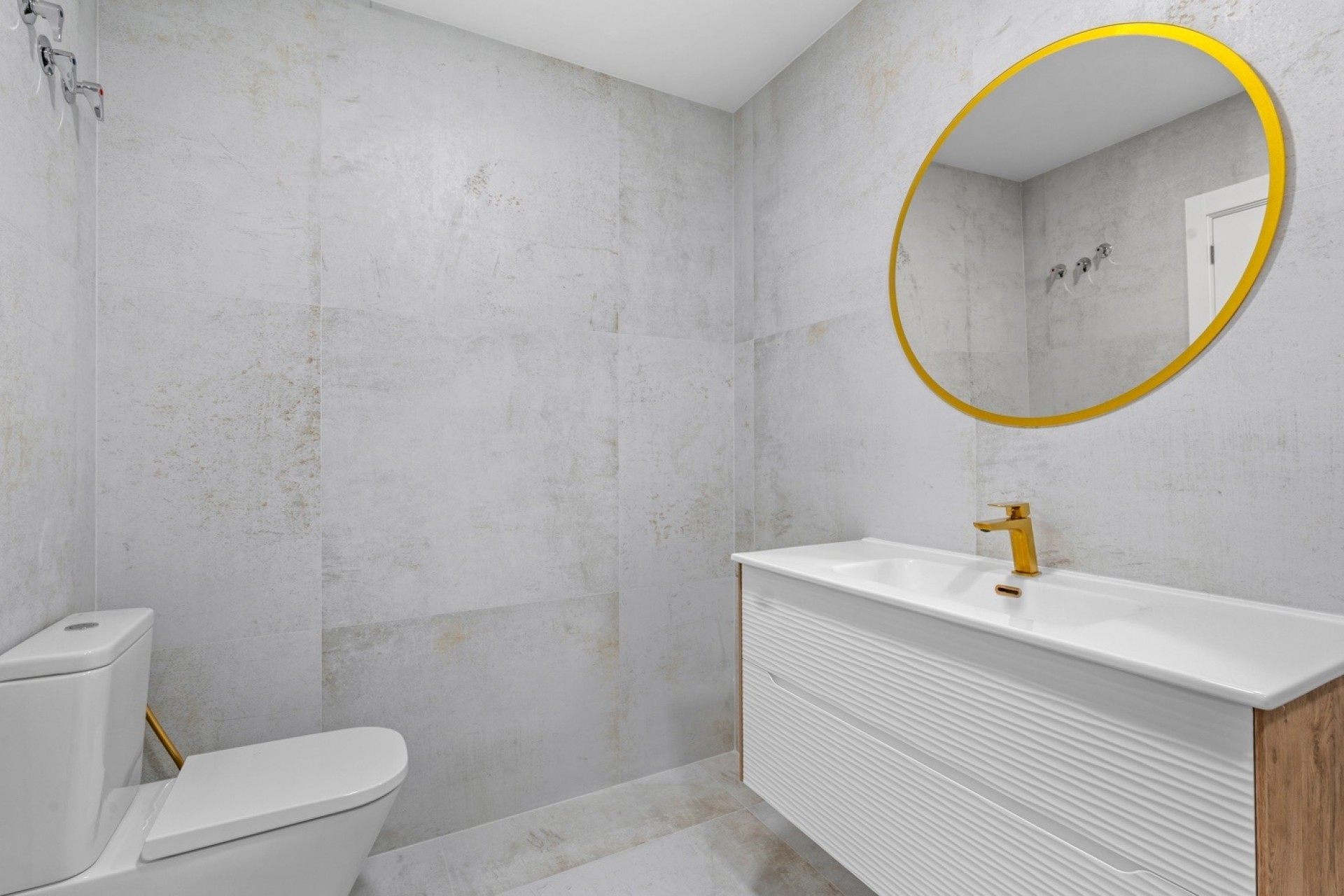 Reventa - Apartamento -
Torrevieja - Playa del Acequión