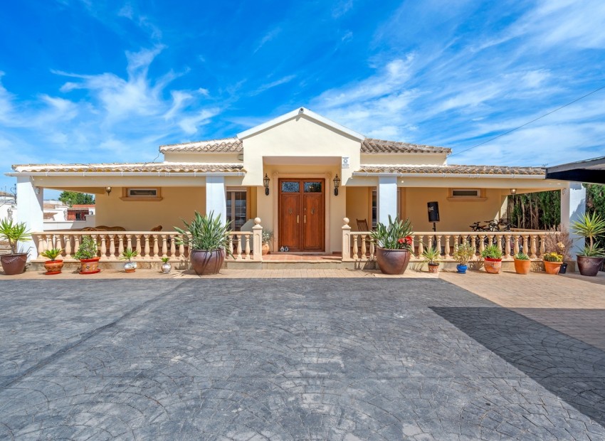 Reventa - Casa de campo -
Almoradí - Las Heredades