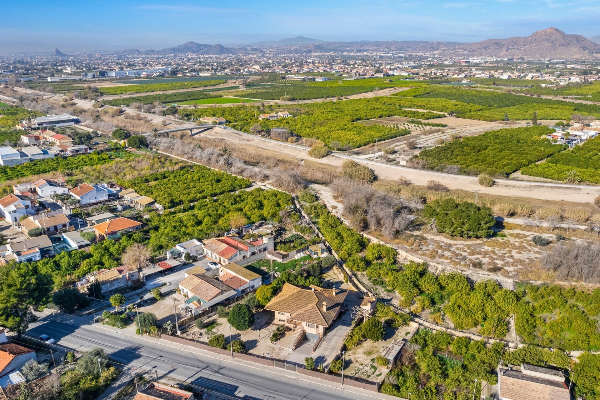 Reventa - Casa de campo -
Murcia - Carretera de Beniel