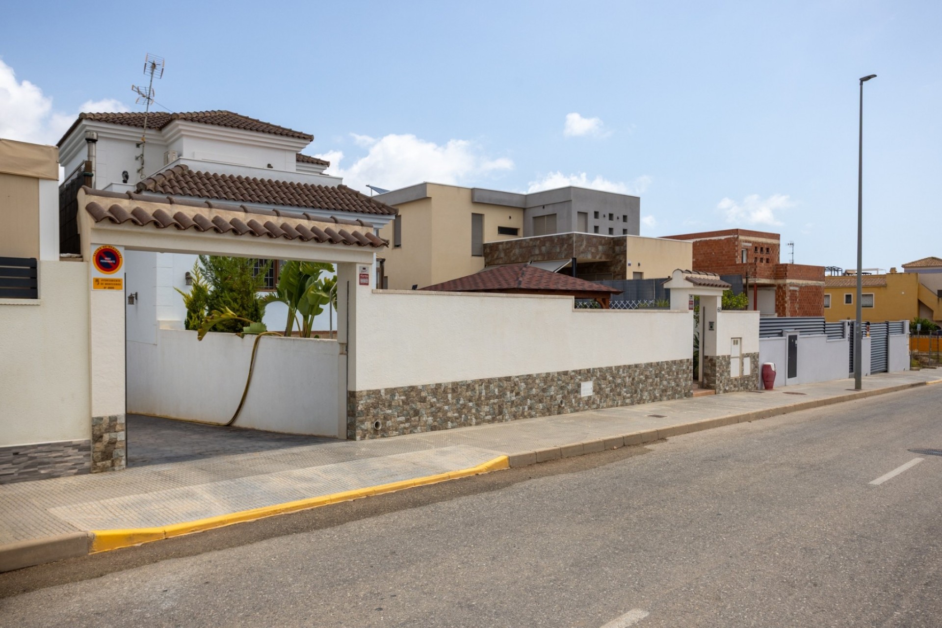 Reventa -  -
Los Montesinos - La Herrada