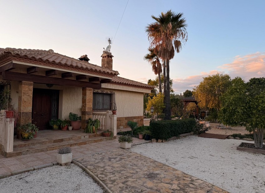 Reventa - Villa -
Alicante - Moralet - Cañada del Fenollar