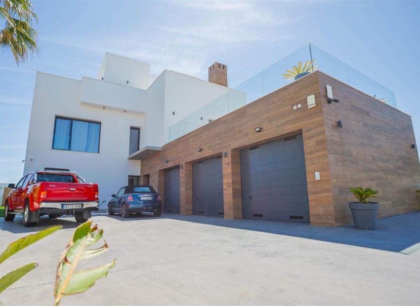 Reventa - Villa -
La Manga del Mar Menor