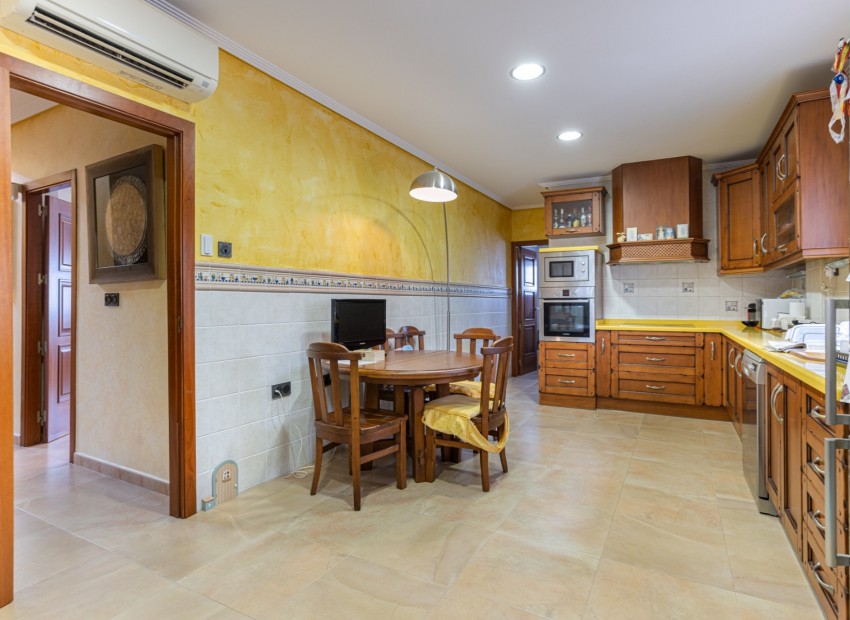 Reventa - Villa -
Los Montesinos - La Herrada