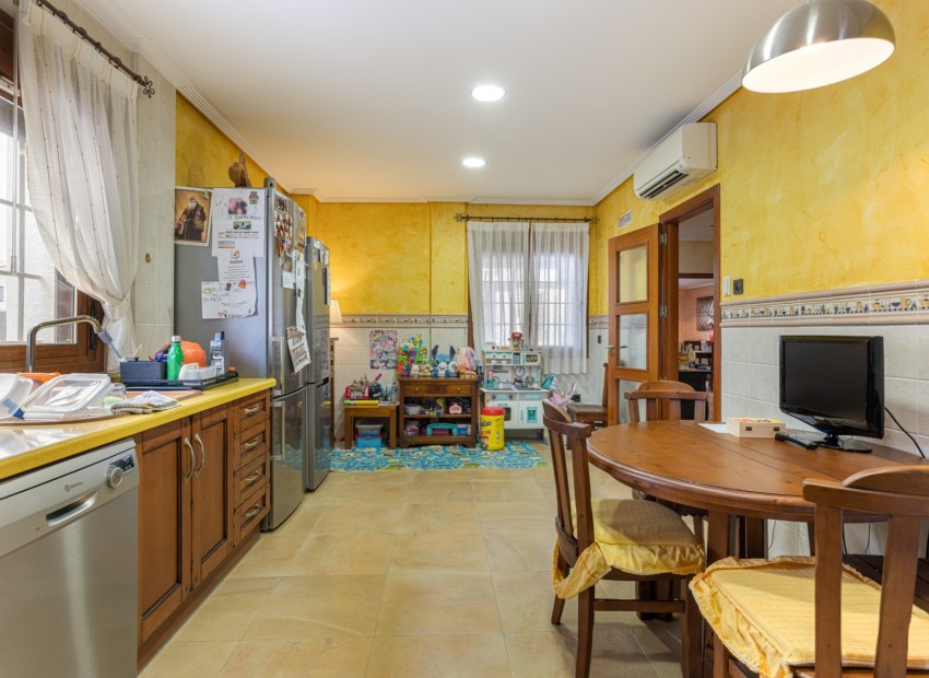 Reventa - Villa -
Los Montesinos - La Herrada