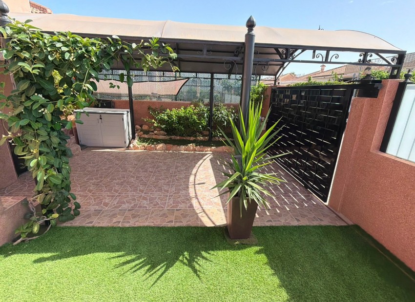 Reventa - Villa -
Los Montesinos - La Herrada