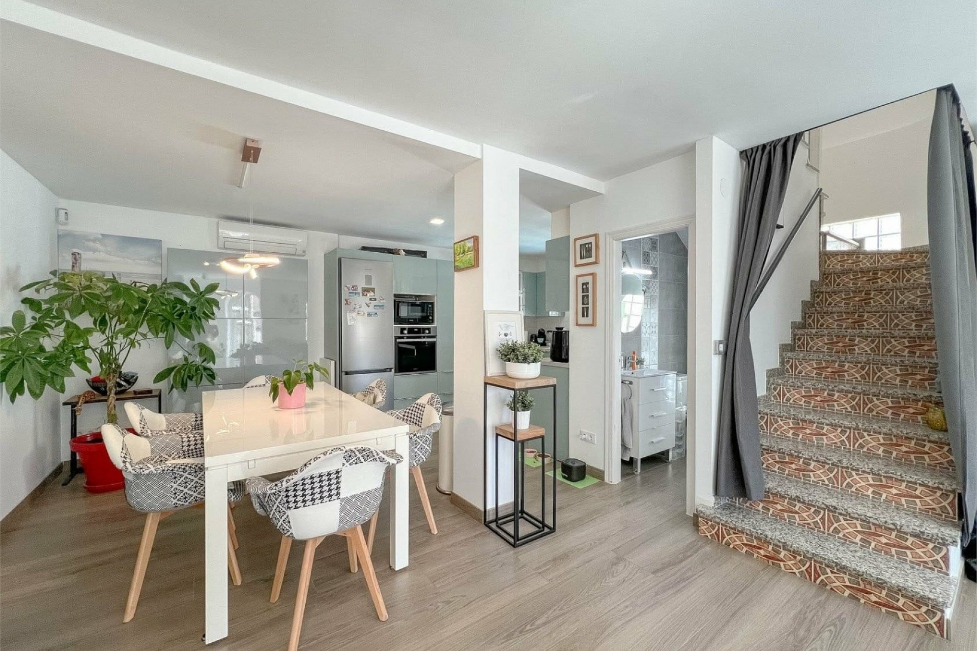 Reventa - Villa -
ORIHUELA COSTA - VILLAMARTÍN