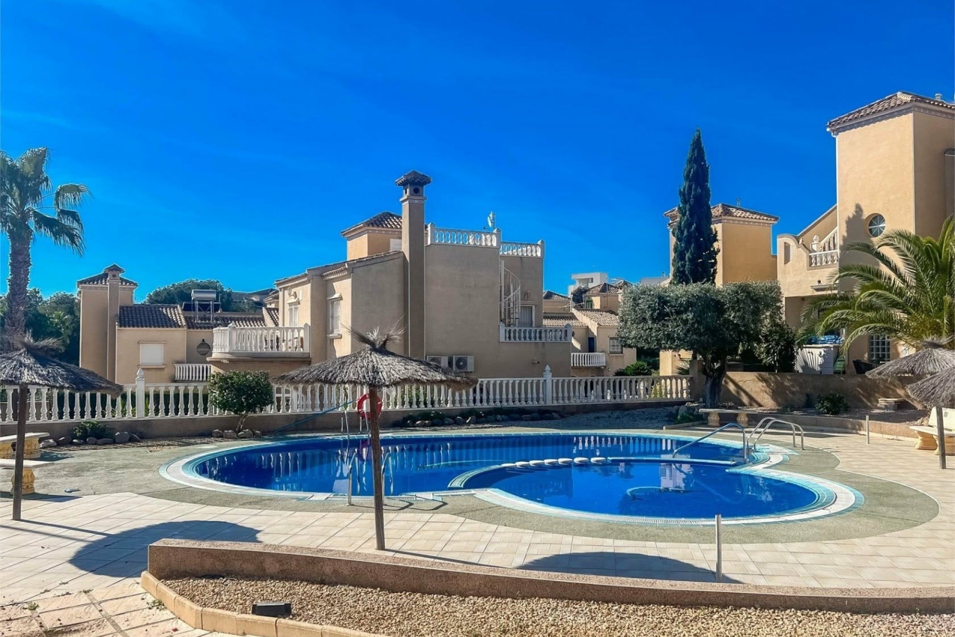 Reventa - Villa -
ORIHUELA COSTA - VILLAMARTÍN