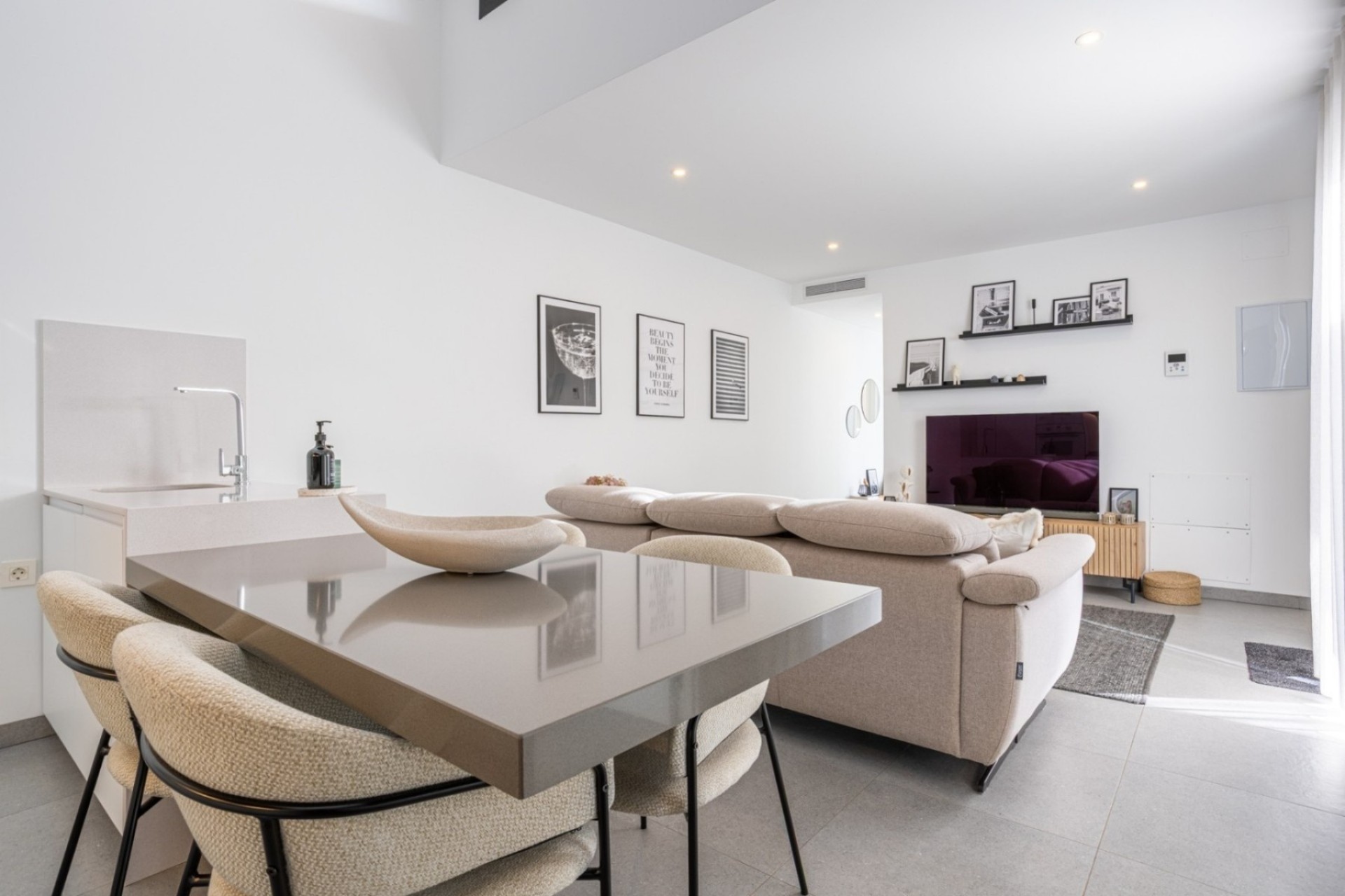 Reventa - Villa -
Roldán