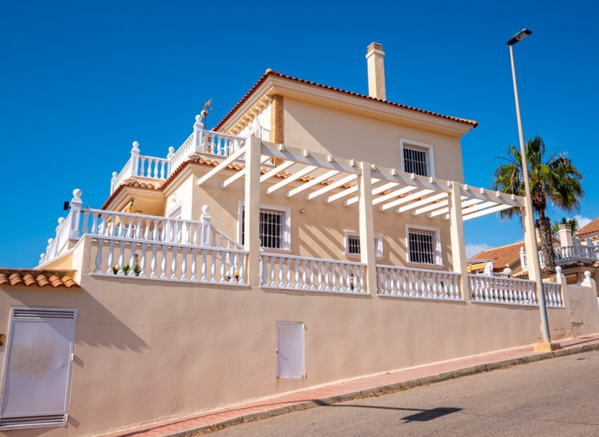Reventa - Villa -
Torrevieja - Torrelamata - La Mata