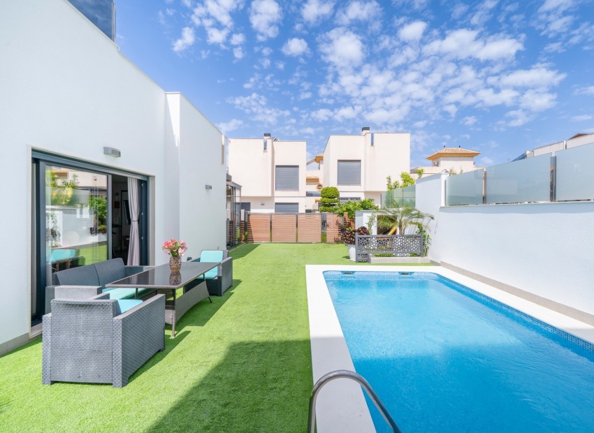 Reventa - Villa -
Torrevieja