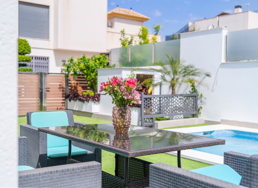Reventa - Villa -
Torrevieja