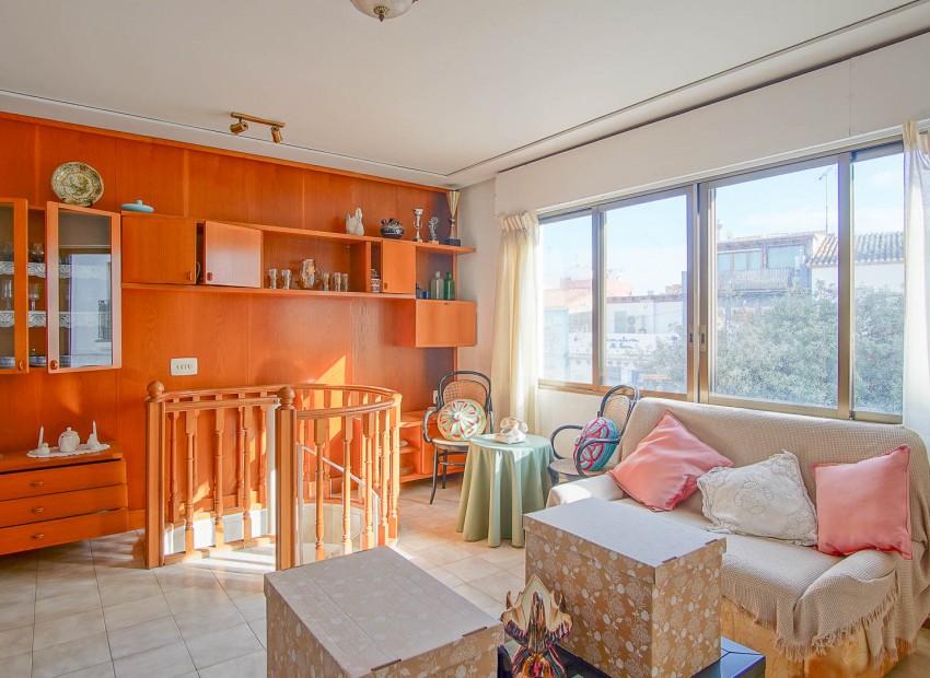 Revente - Maison de ville -
Denia