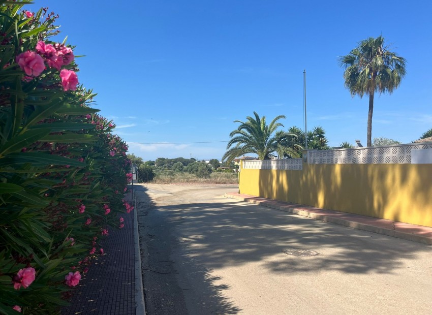 Revente - Terrain urbain -
Denia - La Pedrera - Vessanes