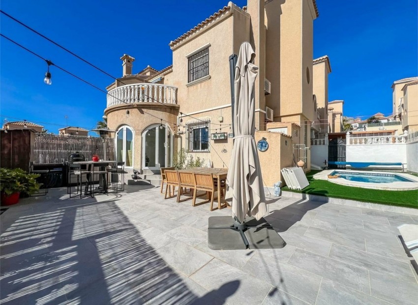 Revente - Villa -
ORIHUELA COSTA - VILLAMARTÍN
