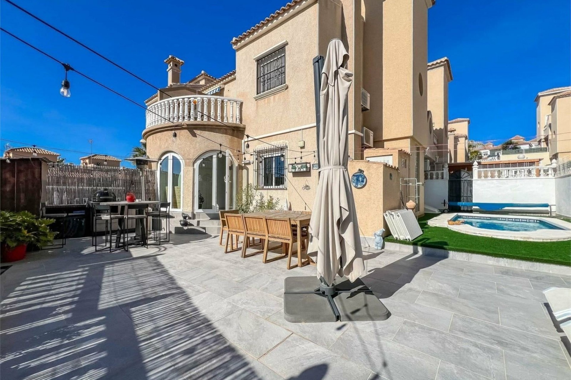 Revente - Villa -
ORIHUELA COSTA - VILLAMARTÍN