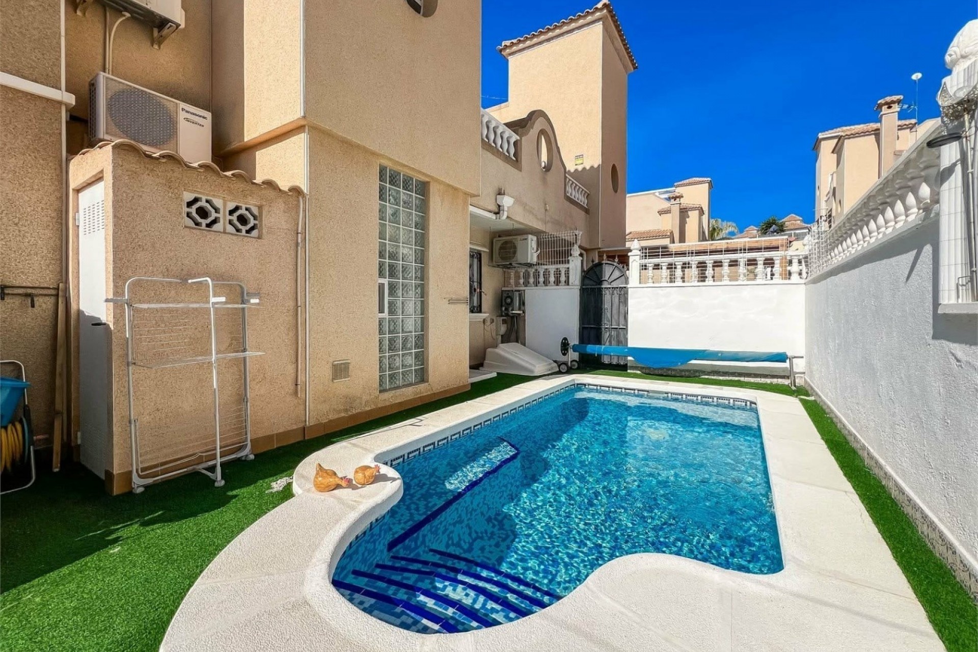 Revente - Villa -
ORIHUELA COSTA - VILLAMARTÍN