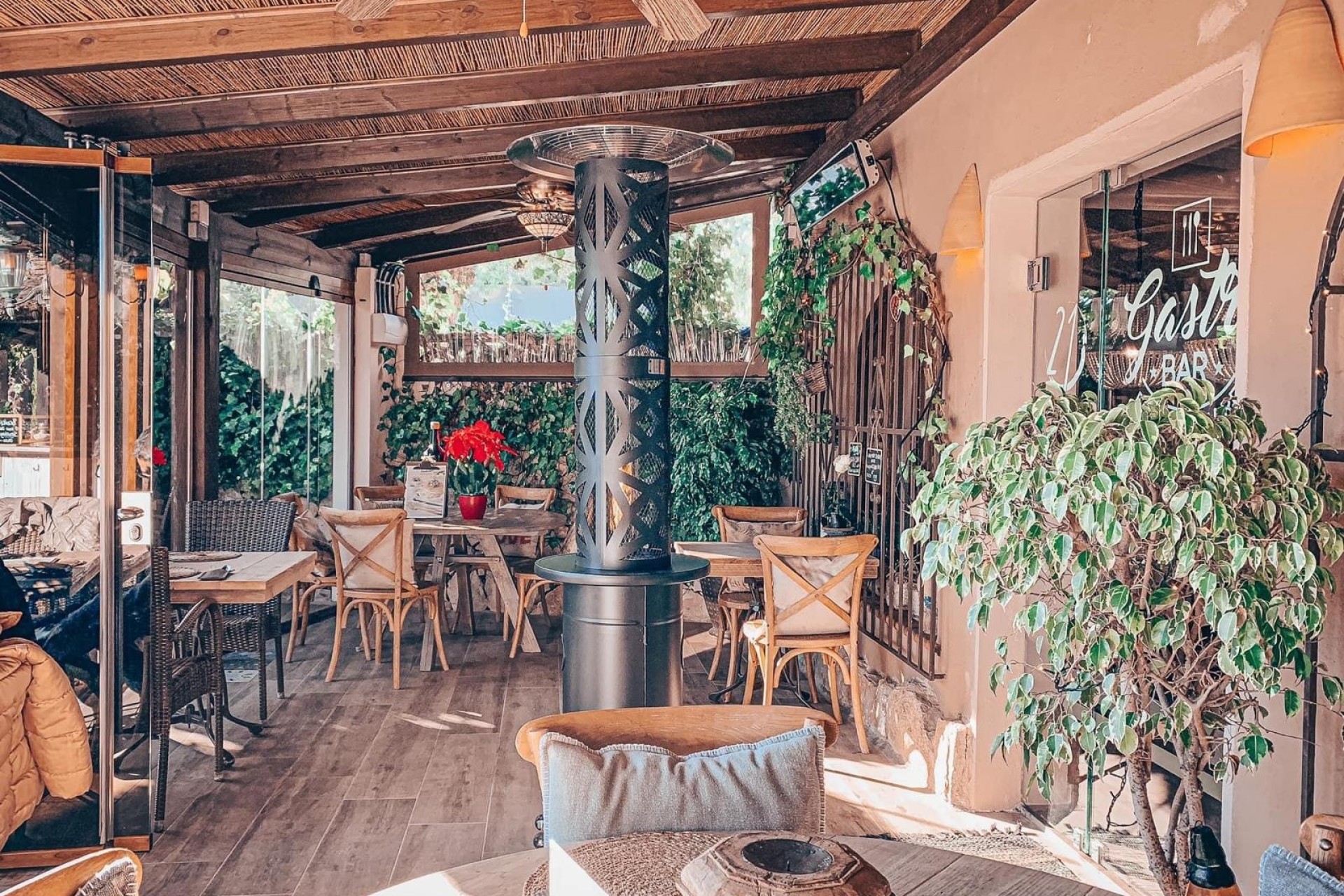 Rynek Wtórny - Bar / Restauracja -
Moraira - Pinar del Advocat - Cometa