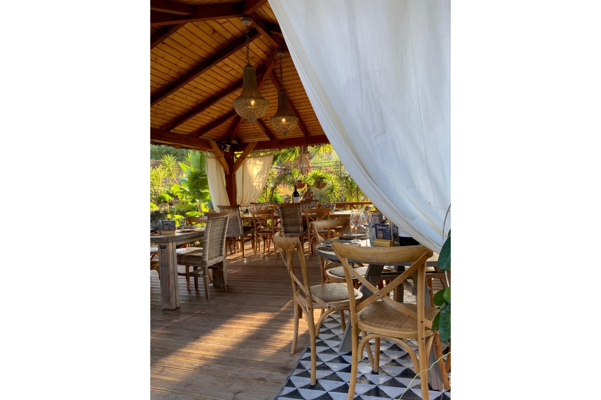 Rynek Wtórny - Bar / Restauracja -
Moraira - Pinar del Advocat - Cometa