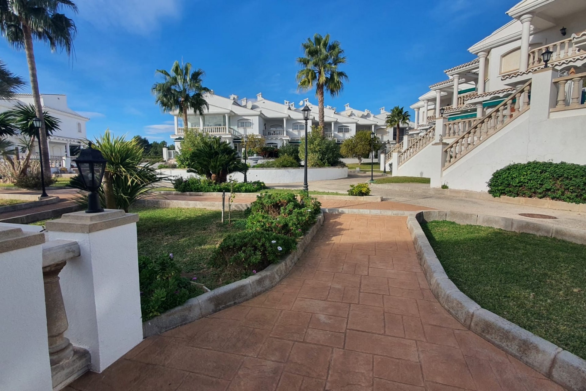Rynek Wtórny - Kamienica -
Moraira - Benimeit - Tabaira