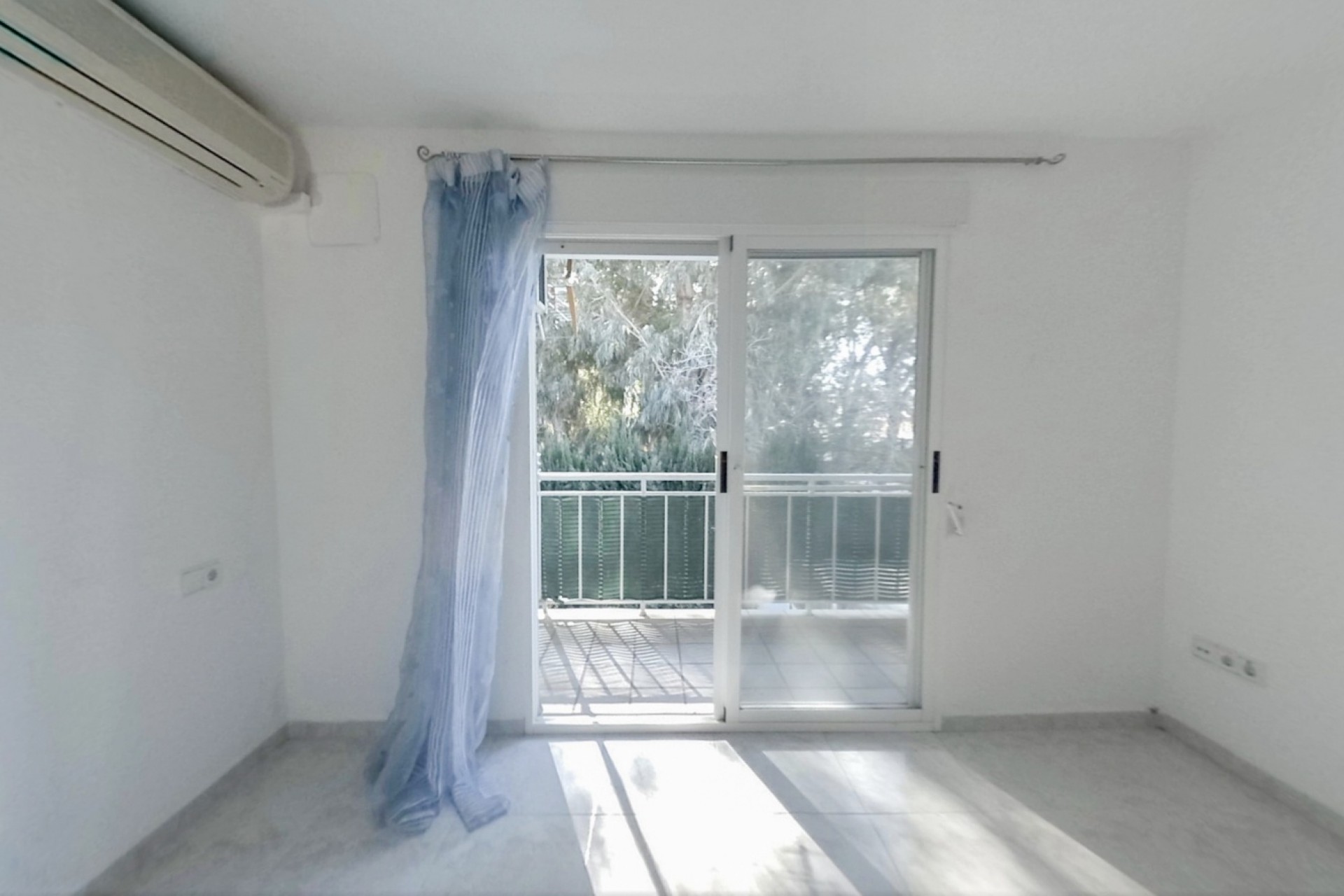 Rynek Wtórny - Willa -
Albir - Center