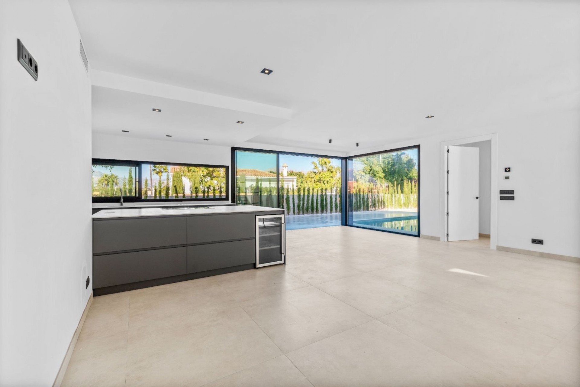 Rynek Wtórny - Willa -
Albir