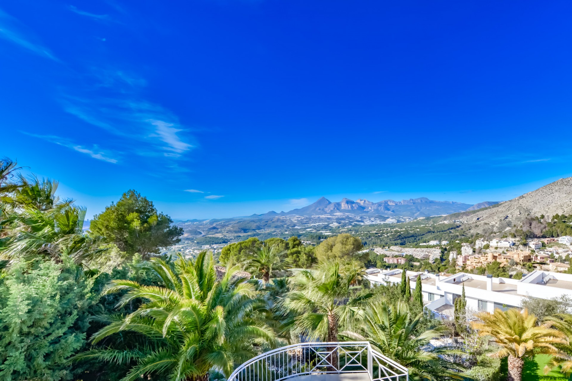 Rynek Wtórny - Willa -
Altea - Sierra de Altea