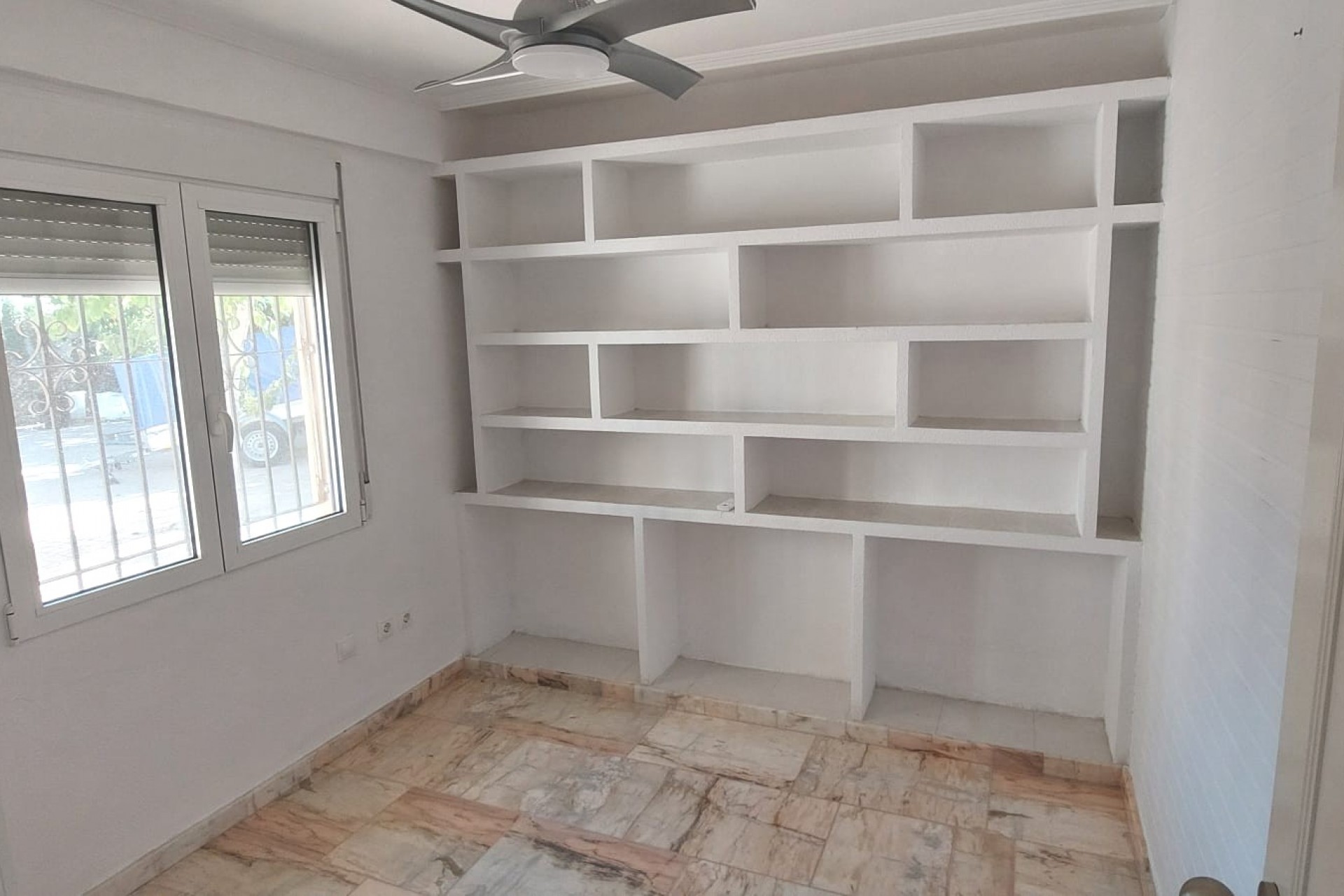 Rynek Wtórny - Willa -
Busot