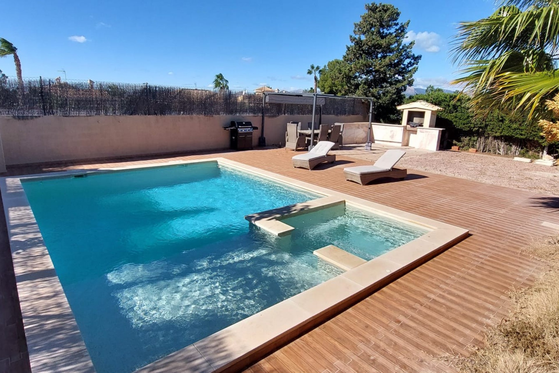 Rynek Wtórny - Willa -
Busot