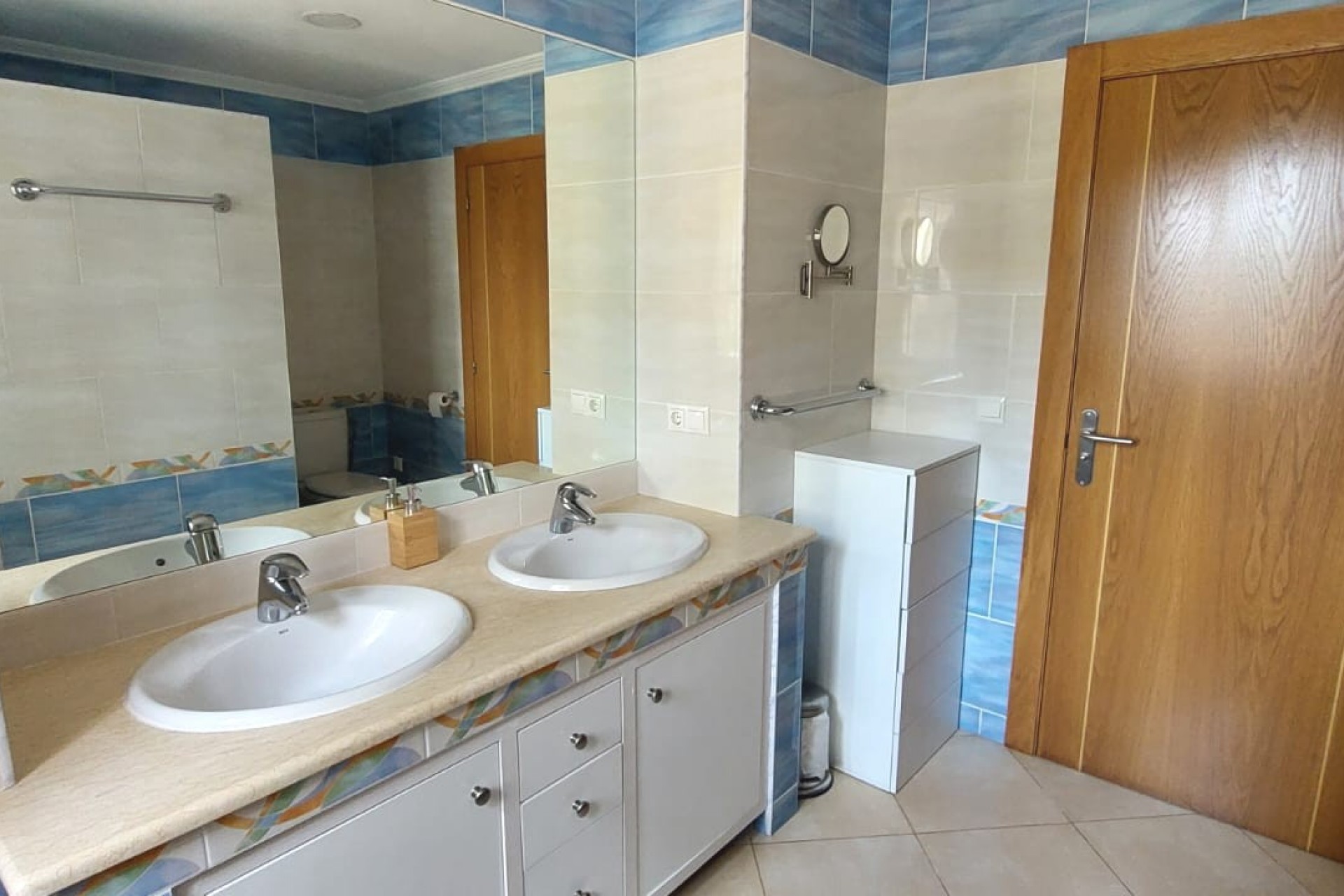 Rynek Wtórny - Willa -
Busot