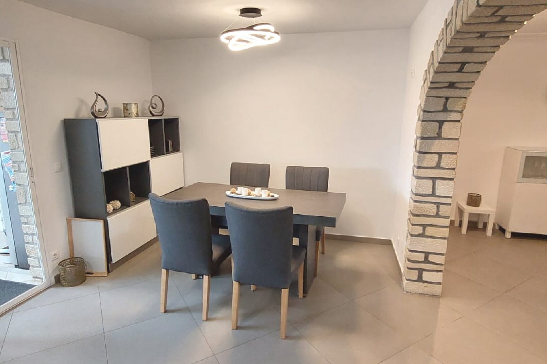 Rynek Wtórny - Willa -
Busot