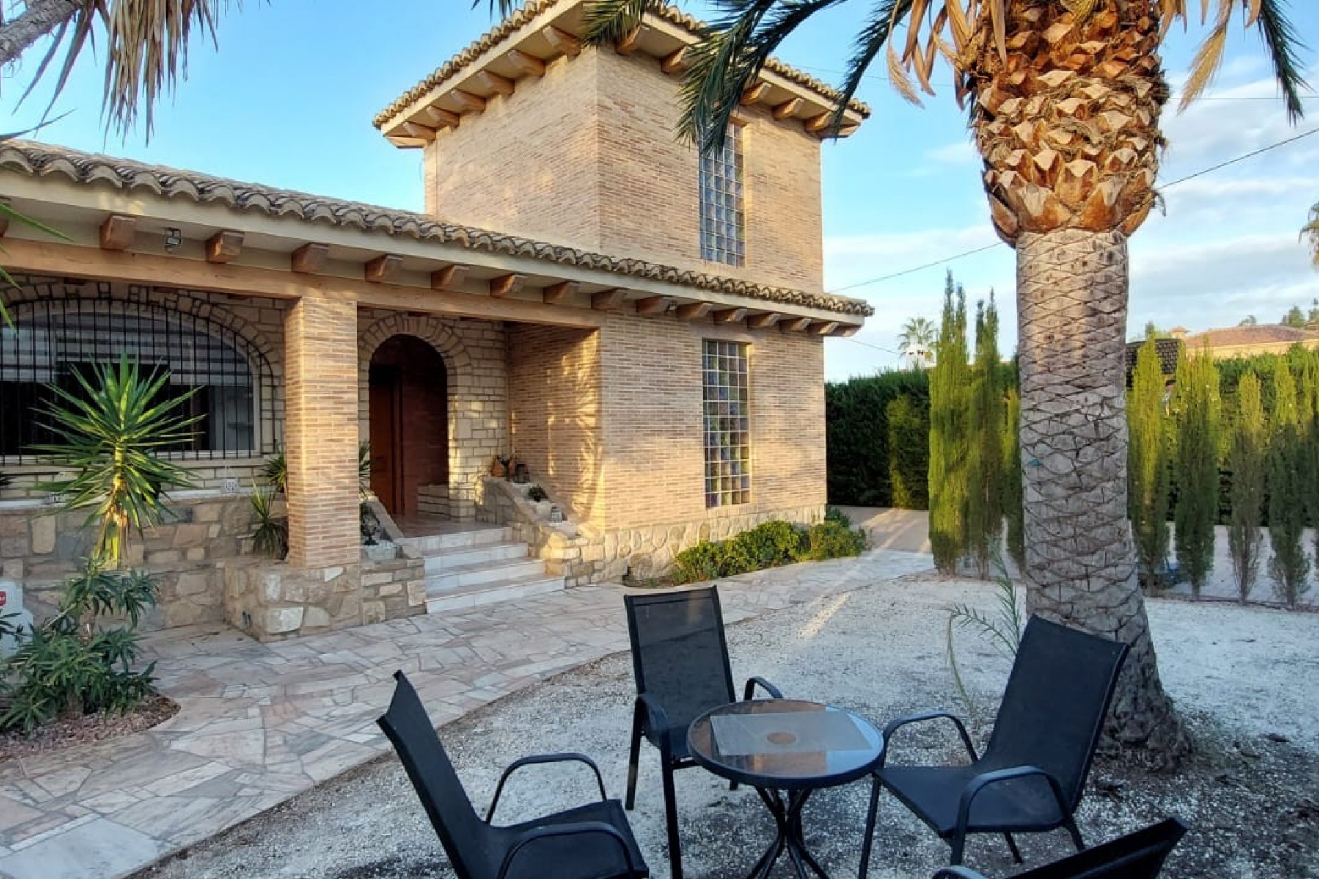 Rynek Wtórny - Willa -
Busot