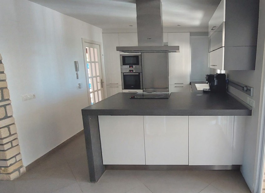 Rynek Wtórny - Willa -
Busot