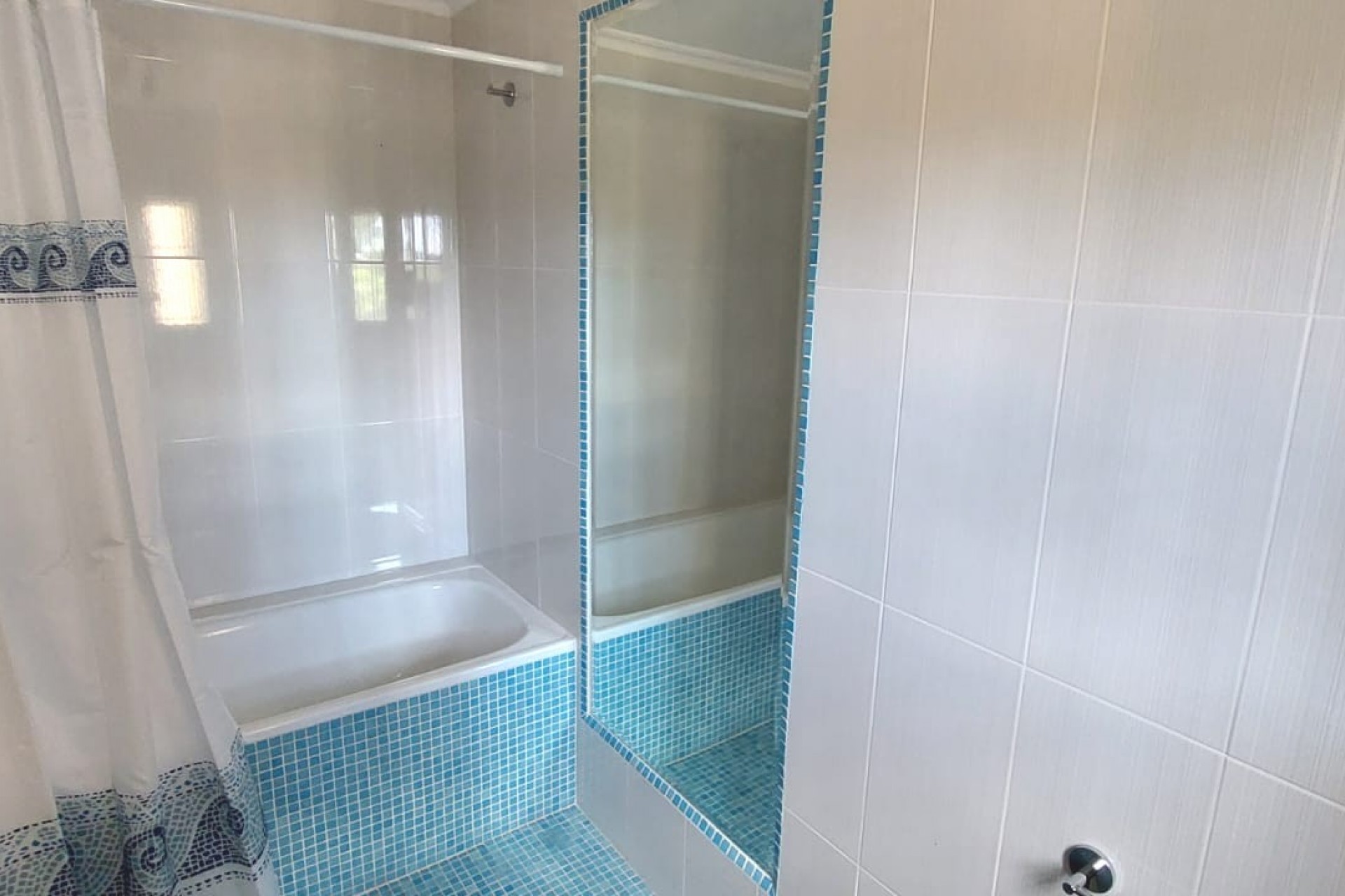 Rynek Wtórny - Willa -
Busot