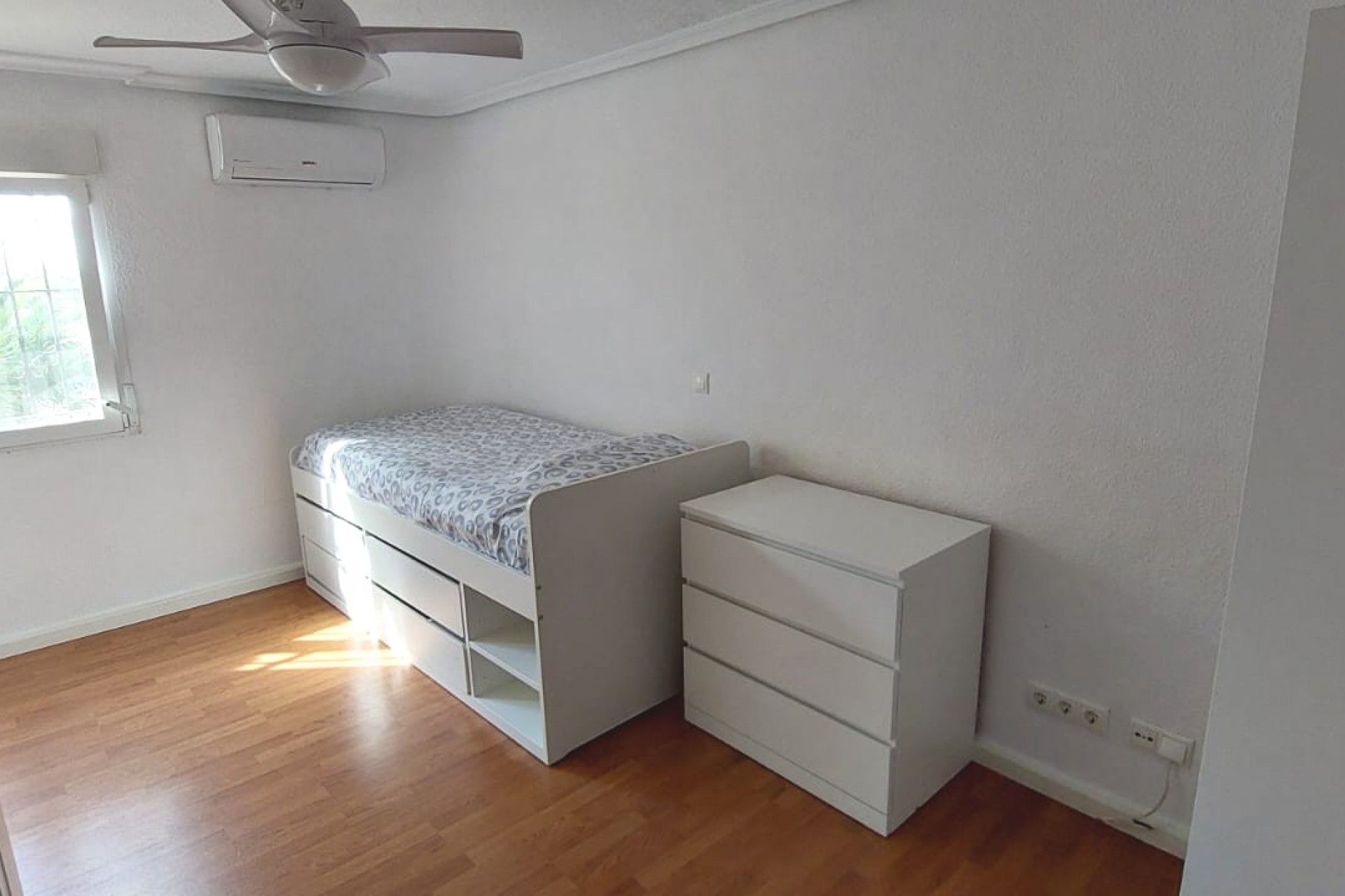 Rynek Wtórny - Willa -
Busot