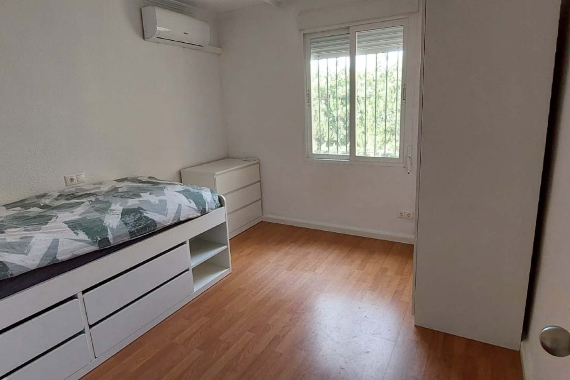 Rynek Wtórny - Willa -
Busot