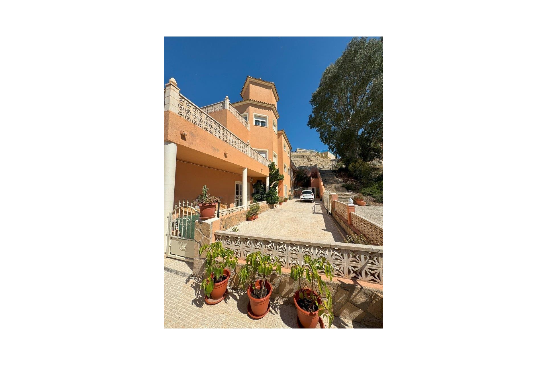 Rynek Wtórny - Willa -
Campello