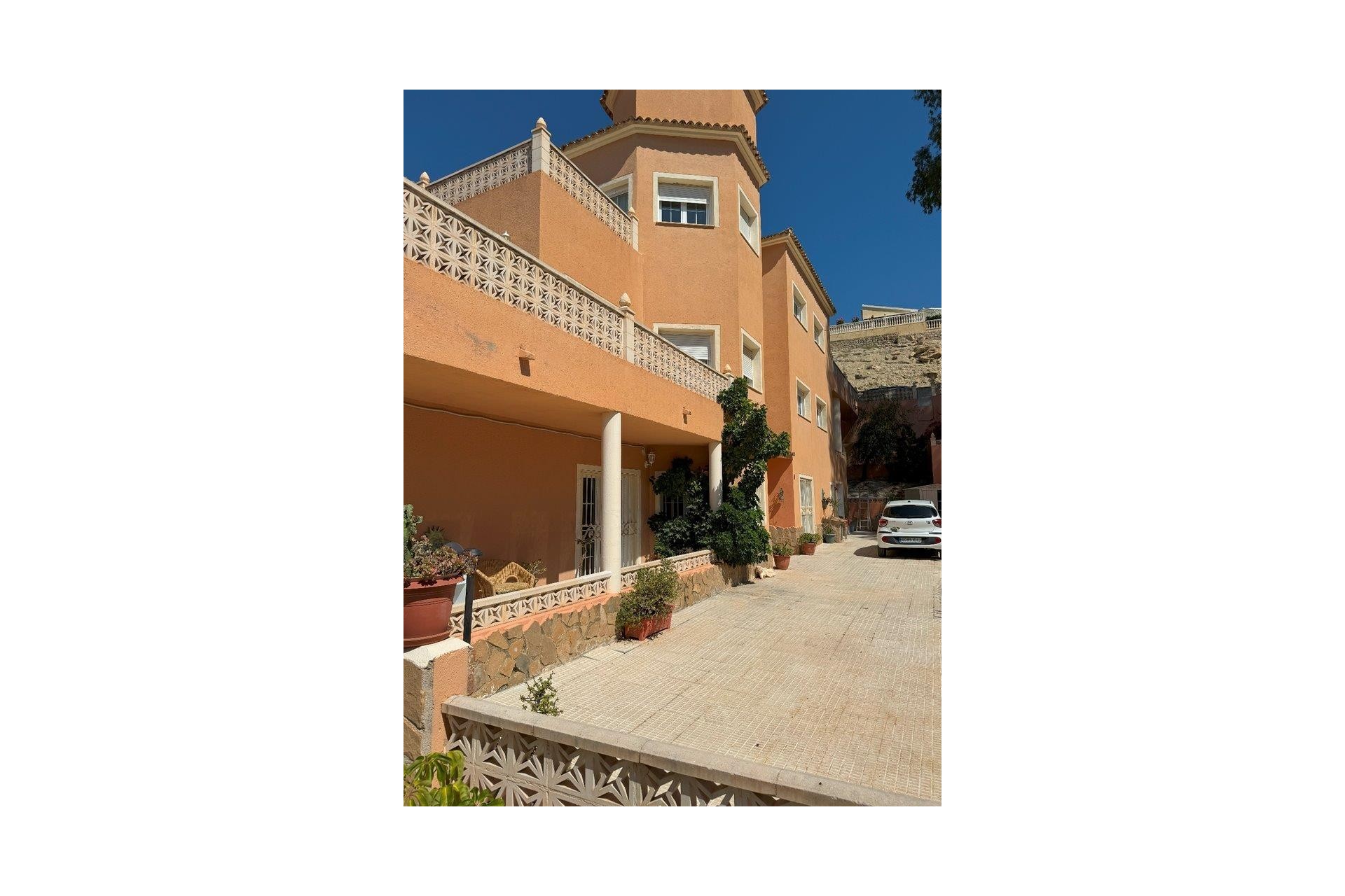 Rynek Wtórny - Willa -
Campello