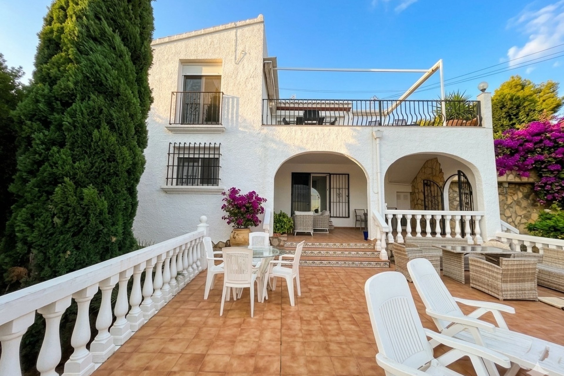 Rynek Wtórny - Willa -
Pego