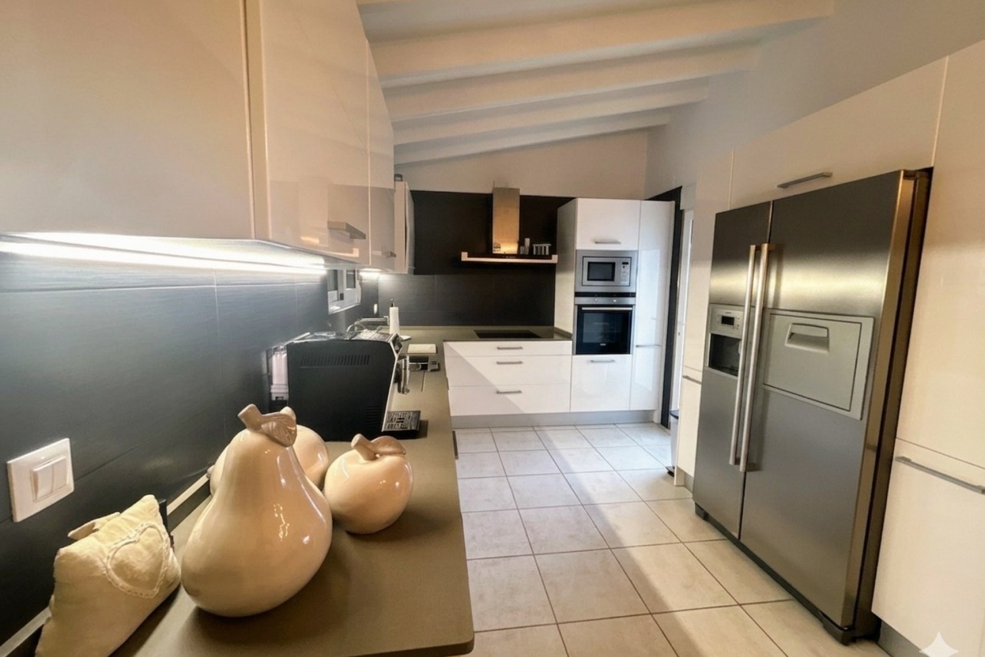 Rynek Wtórny - Willa -
Pego