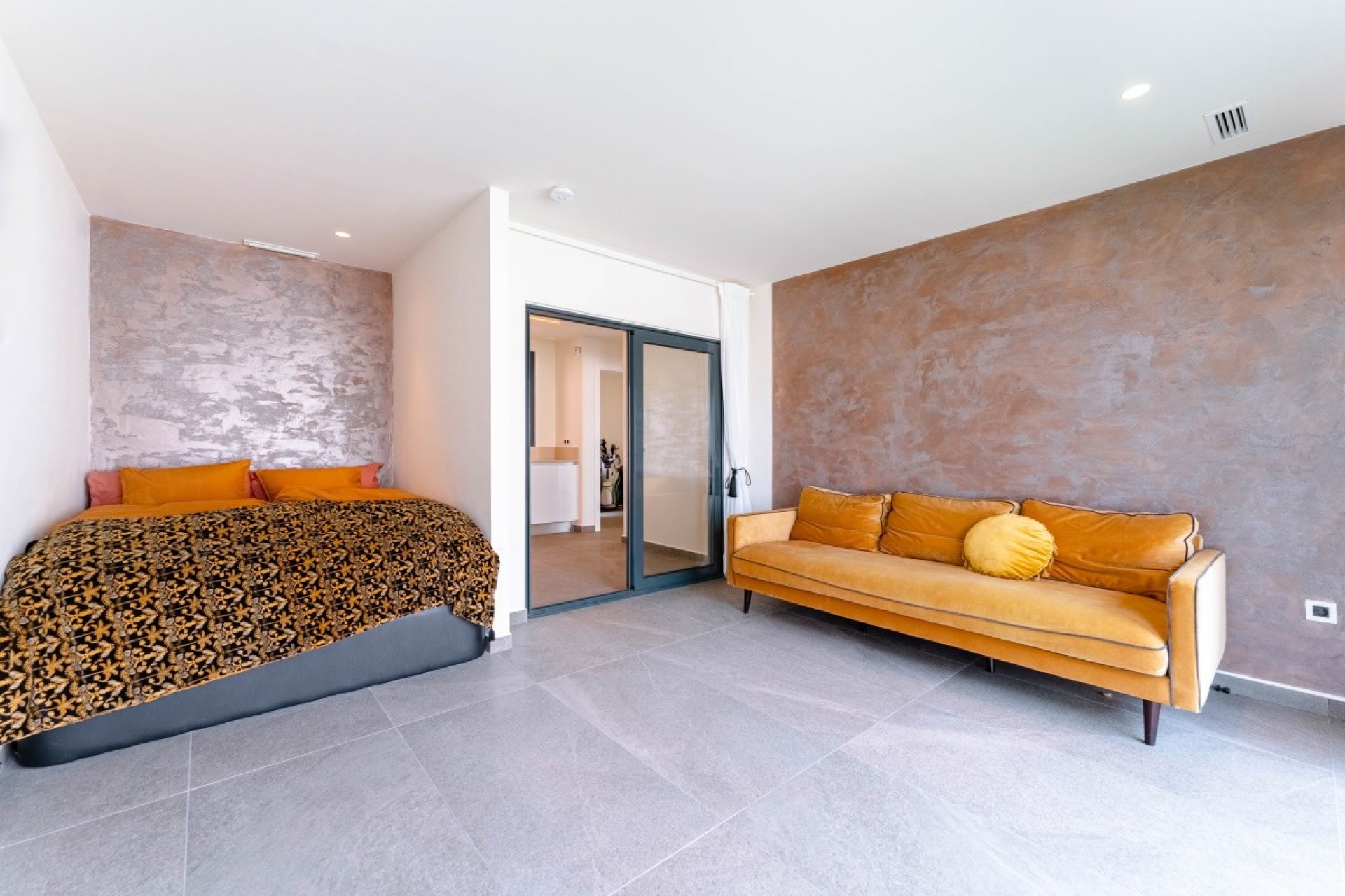 Rynek Wtórny - Willa -
San Miguel de Salinas