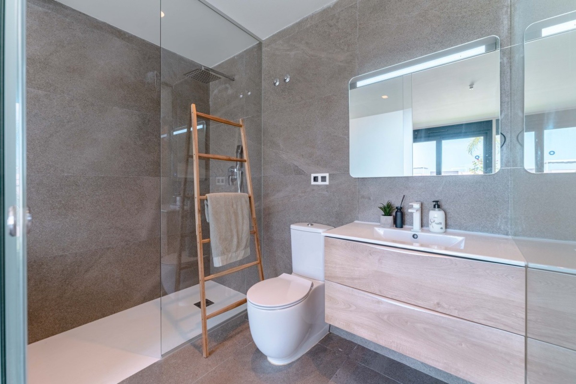 Rynek Wtórny - Willa -
San Miguel de Salinas