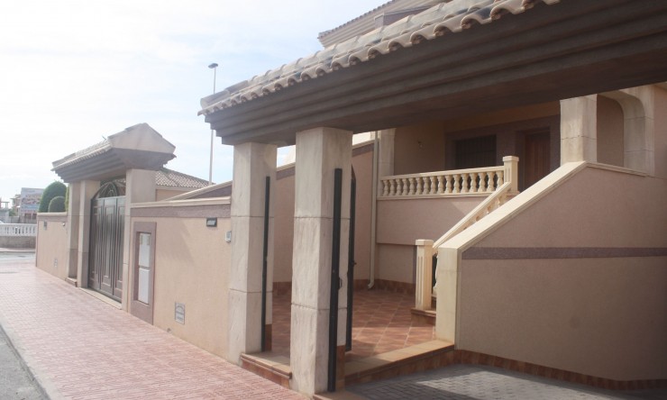 Teilweise freistehend - Neue Gebäude - Torrevieja - Torrevieja