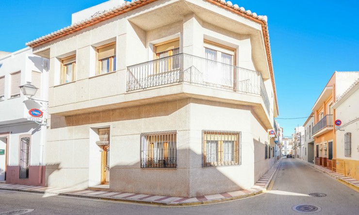 Town house - Resale - Gata de Gorgos - Center