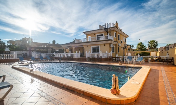 Villa - Herverkoop - TORREVIEJA - LOS BALCONES - LOS ALTOS