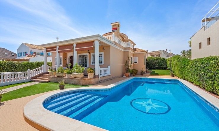 Villa - Wiederverkauf - Torrevieja - La Mata
