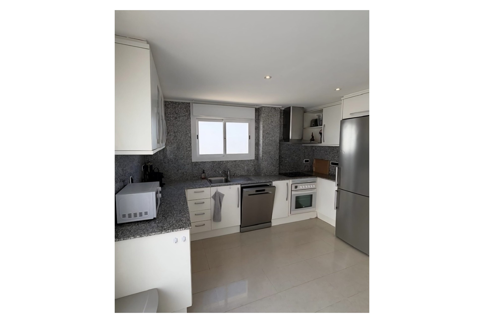 Wiederverkauf -  -
Altea