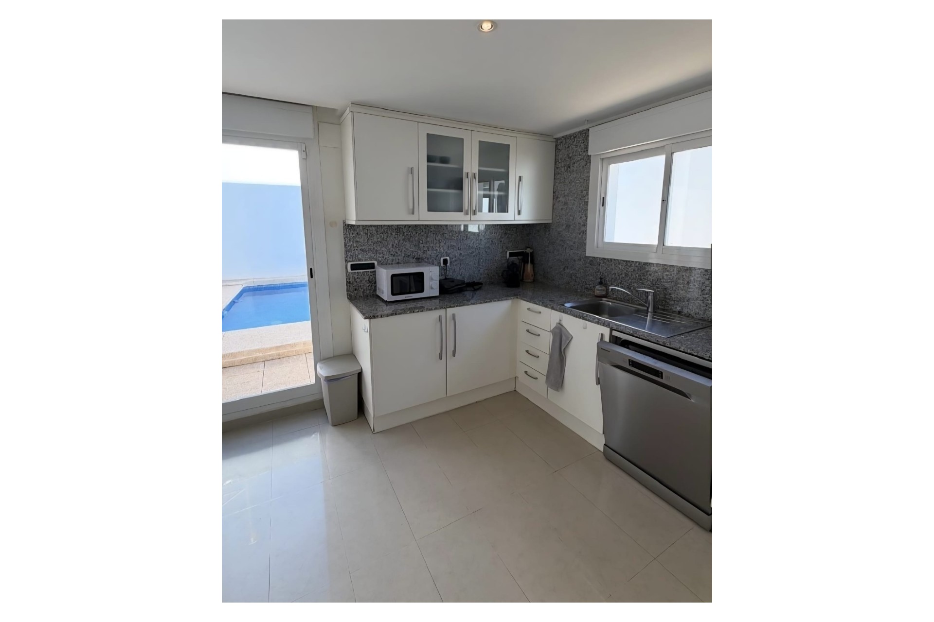 Wiederverkauf -  -
Altea