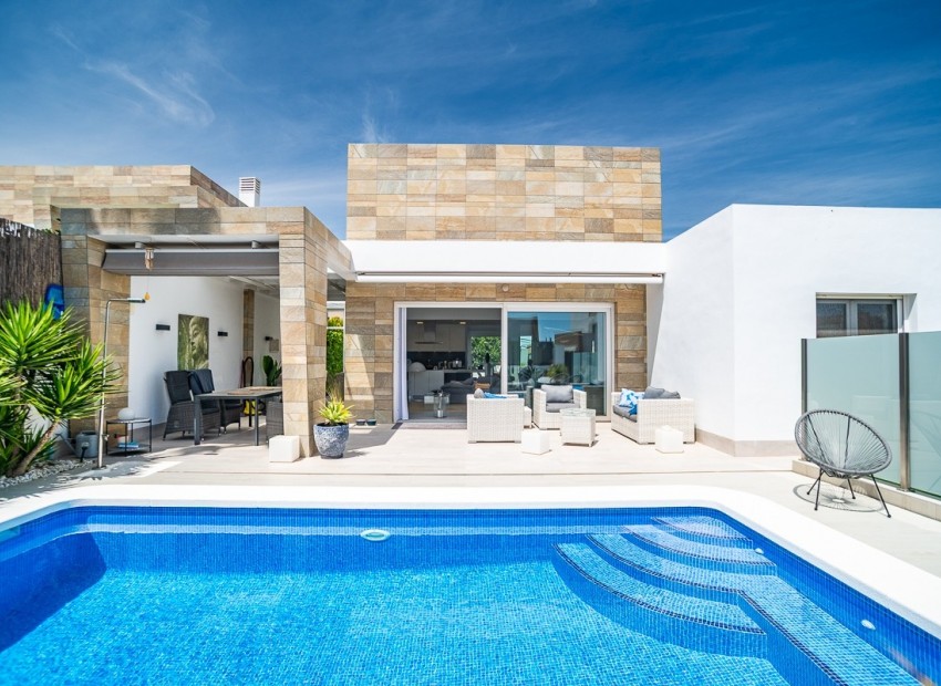 Wiederverkauf - Villa -
ALGORFA - La Finca Golf