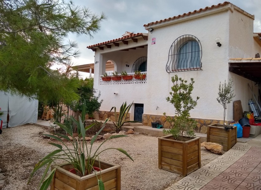 Wiederverkauf - Villa -
Calpe / Calp - Marisol Park - Ortembach - Los Almendros