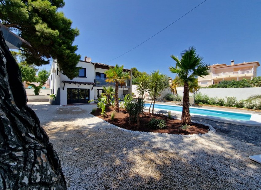 Wiederverkauf - Villa -
Calpe / Calp - Marisol Park - Ortembach - Los Almendros